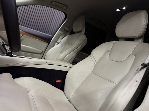 Volvo XC90 13 of 27