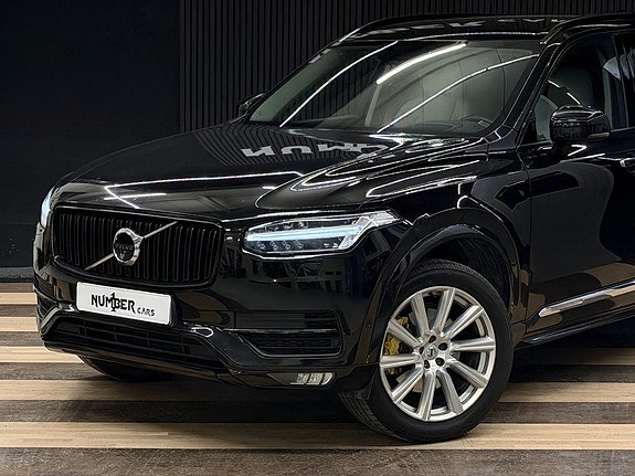Volvo XC90 2 of 27