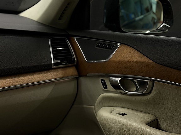 Volvo XC90 26 of 27