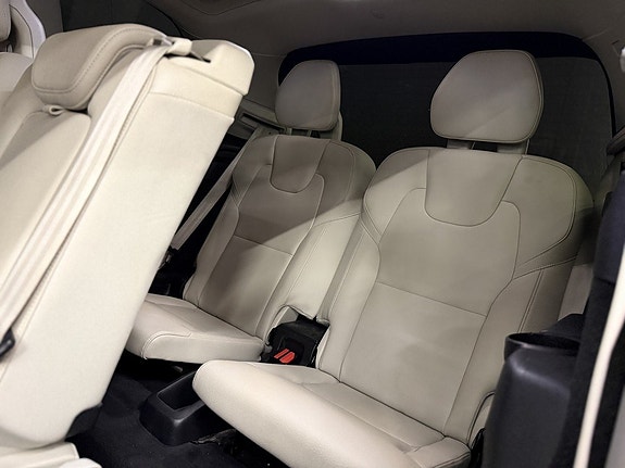 Volvo XC90 10 of 27