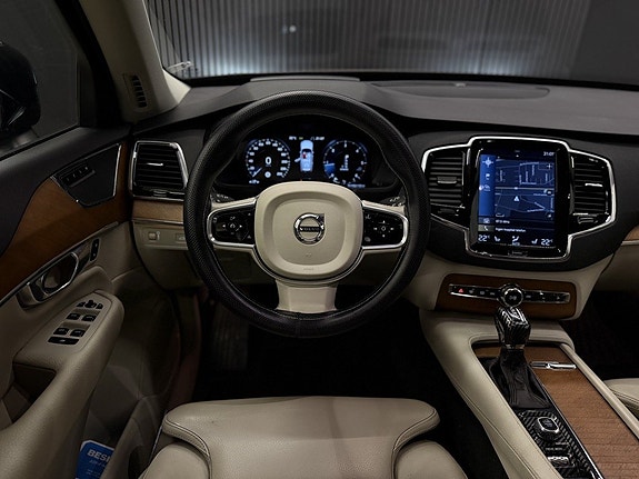 Volvo XC90 15 of 27