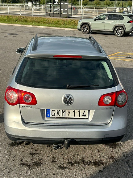 Volkswagen Passat 2 of 4
