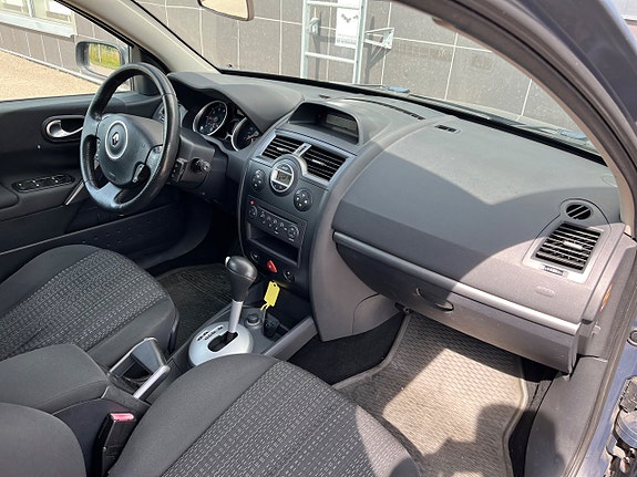 Renault Megane 12 of 23