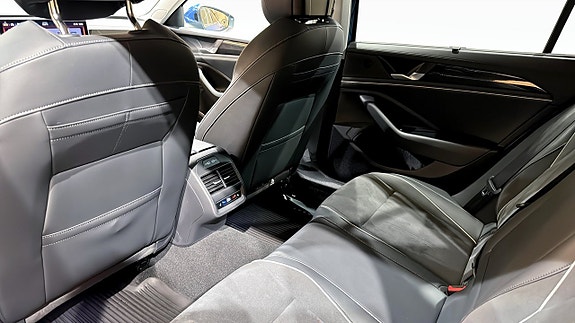 Volkswagen Passat 11 of 21