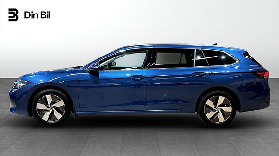Volkswagen Passat 2 of 21