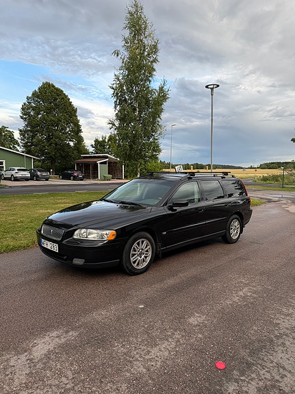 Volvo V70 2 of 11