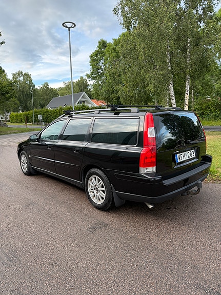 Volvo V70 3 of 11