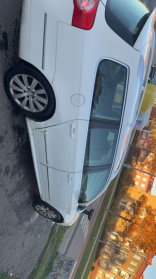 Volkswagen Passat 2 of 5
