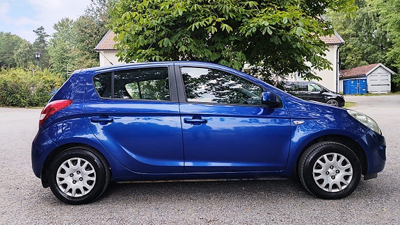 Hyundai i20 2 of 9