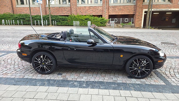 Mazda MX-5 2 of 4