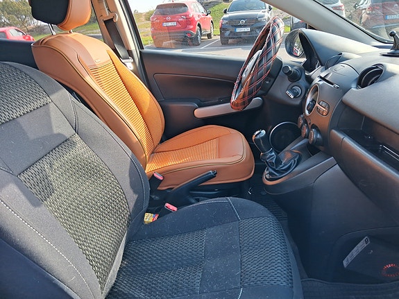 Mazda 2 5 of 11