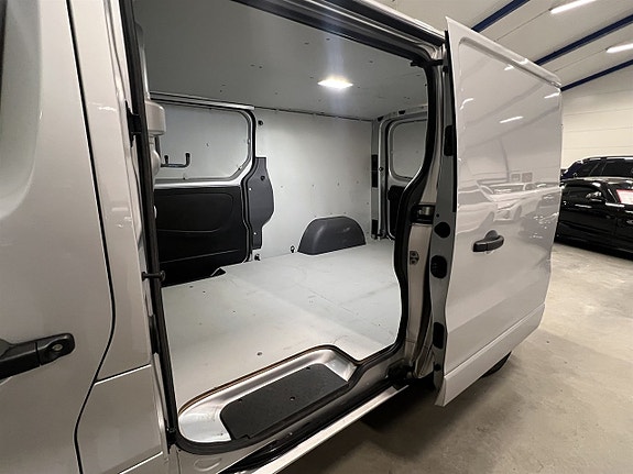 Renault Trafic 13 of 23