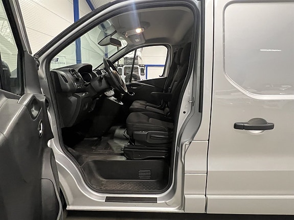 Renault Trafic 8 of 23