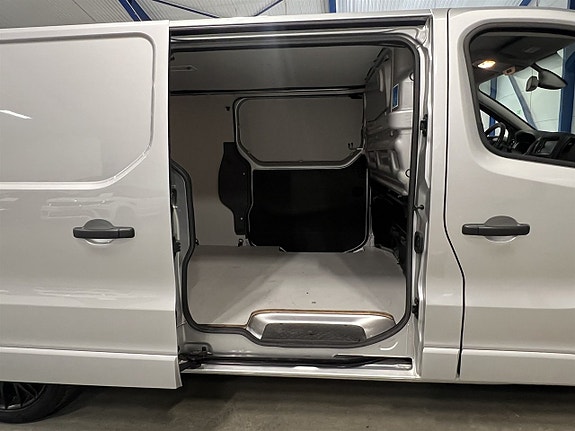 Renault Trafic 18 of 23