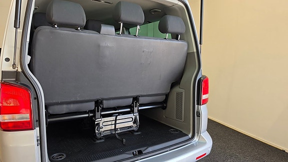 Volkswagen Caravelle 7 of 19