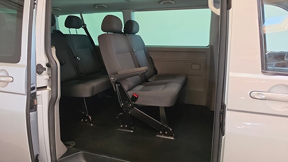 Volkswagen Caravelle 8 of 19