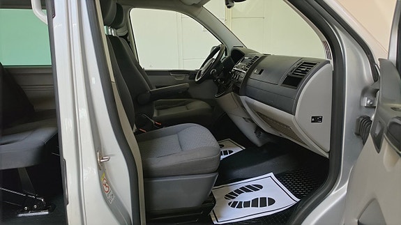 Volkswagen Caravelle 14 of 19