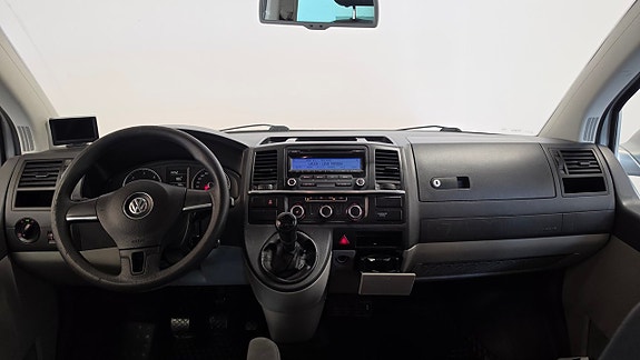 Volkswagen Caravelle 12 of 19