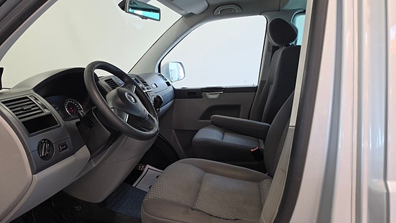 Volkswagen Caravelle 11 of 19