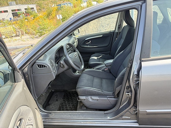 Volvo S40 10 of 27