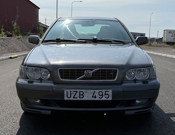 Volvo S40 2 of 27