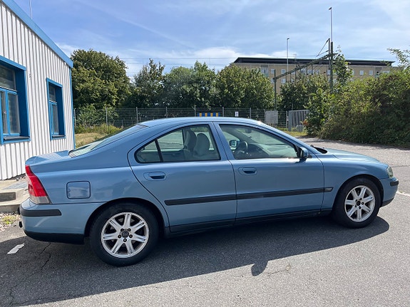 Volvo S60 7 of 12