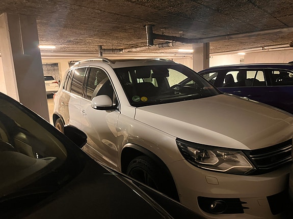Volkswagen Tiguan 3 of 8