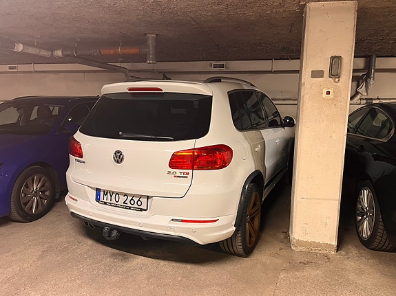Volkswagen Tiguan 2 of 8