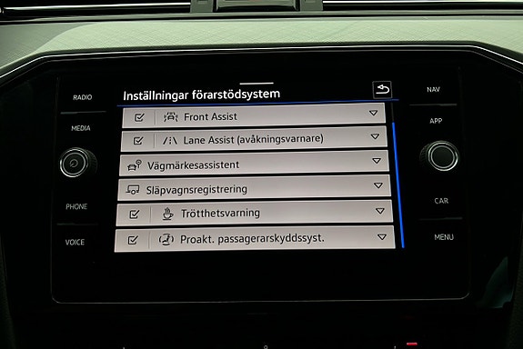Volkswagen Passat 23 of 27