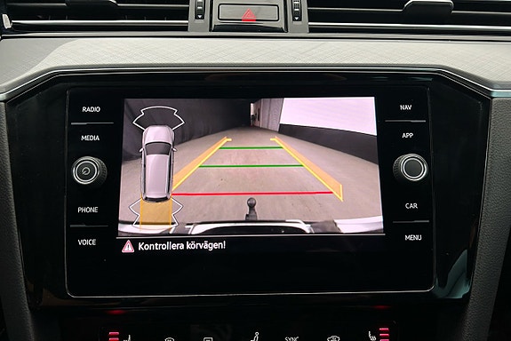 Volkswagen Passat 26 of 27