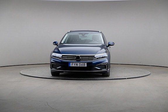 Volkswagen Passat 3 of 27