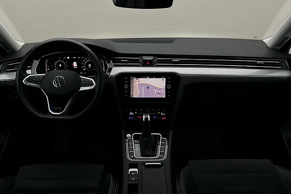 Volkswagen Passat 6 of 27