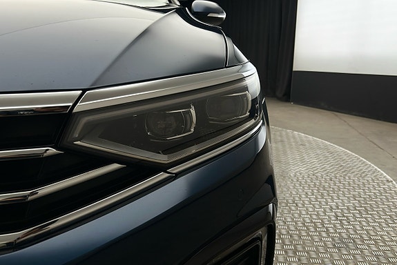 Volkswagen Passat 11 of 27