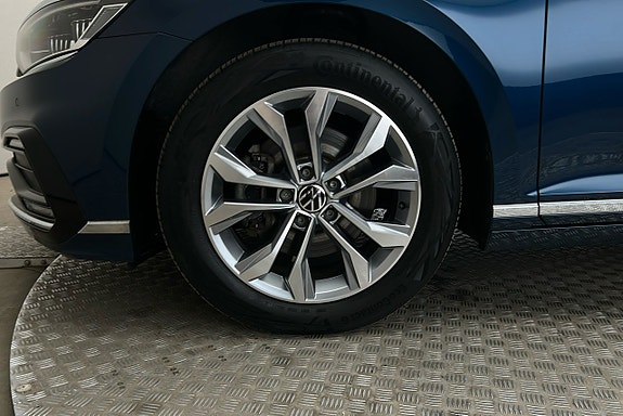 Volkswagen Passat 12 of 27