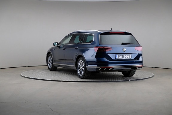 Volkswagen Passat 2 of 27