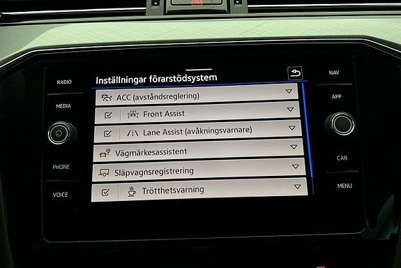 Volkswagen Passat 24 of 27