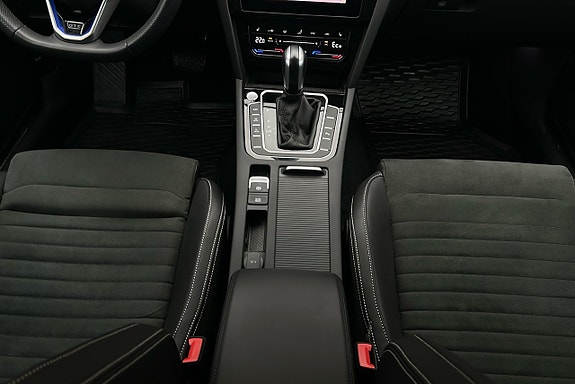 Volkswagen Passat 9 of 27