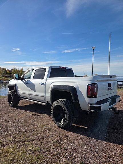 GMC Sierra 2 of 10