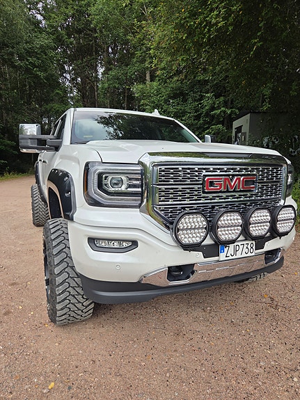 GMC Sierra 5 of 9