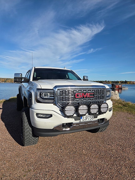 GMC Sierra 4 of 10