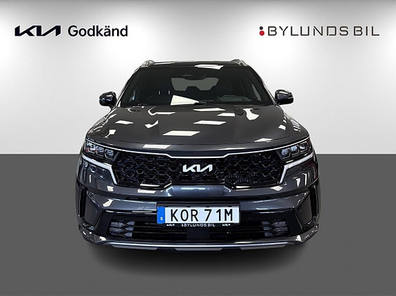 Kia Sorento 2 of 16