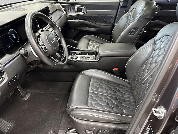 Kia Sorento 9 of 16