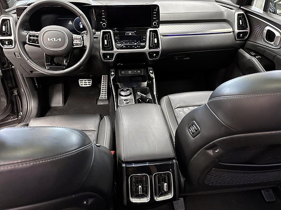 Kia Sorento 8 of 16