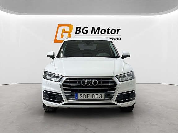 Audi Q5 2 of 19