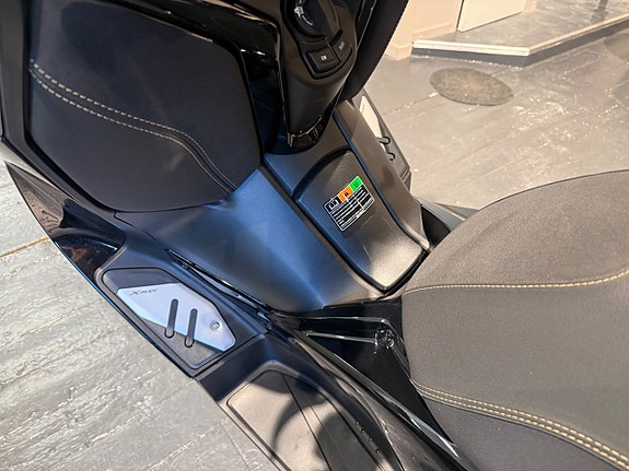 Yamaha X-MAX 300 Tech Max  Endast 7 mil 9 of 9