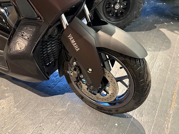 Yamaha X-MAX 300 Tech Max  Endast 7 mil 8 of 9