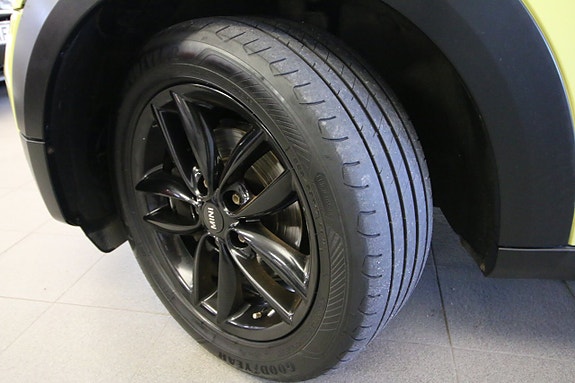 MINI Countryman Cooper D 2 of 25