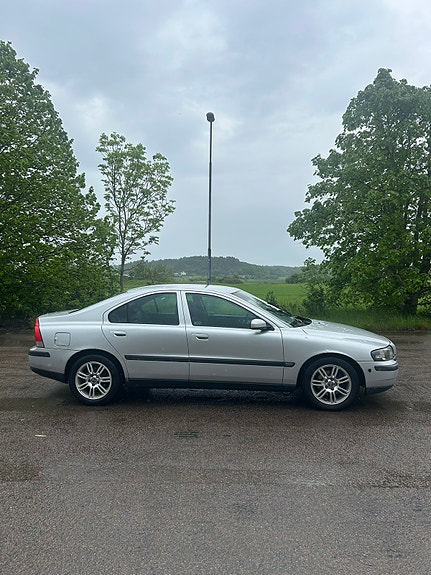 Volvo S60 2 of 4