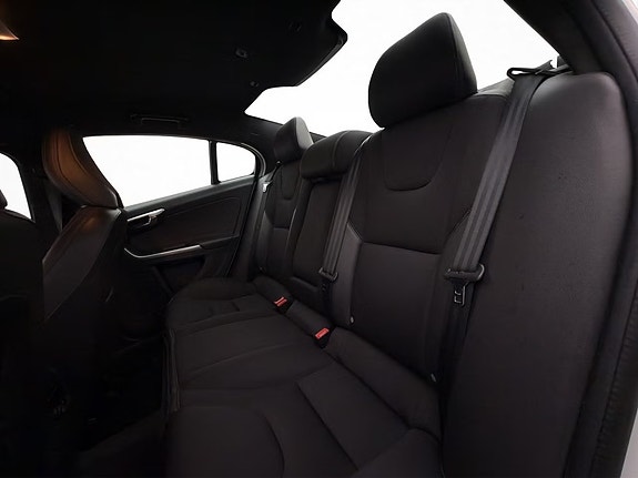 Volvo S60 Cross Country 18 of 20