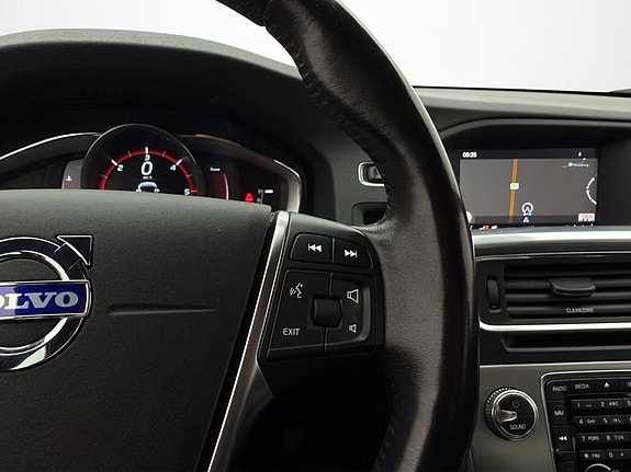 Volvo S60 Cross Country 7 of 20